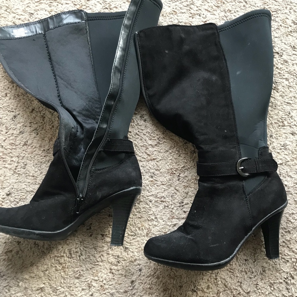 Women’s black boots